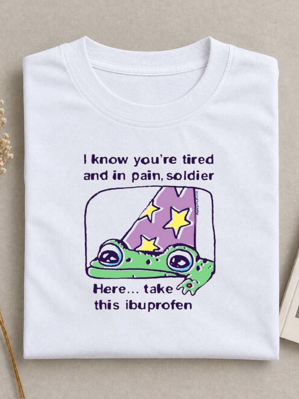 Gildan White Green Frog and Purple Star Hat Graphic Tee, Funny Frog Tee